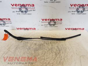 Used Front wiper arm BMW 3 serie Touring (F31) 318d 2.0 16V Price € 14,99 Margin scheme offered by Venema Autoparts