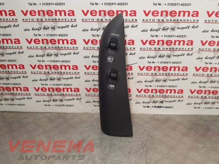 Usados Interruptor de ventanilla eléctrica Chrysler Stratus (JA/JX) 2.0 16V Precio € 9,99 Norma de margen ofrecido por Venema Autoparts