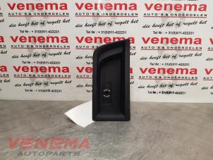 Used AUX / USB connection BMW 3 serie Touring (F31) 318d 2.0 16V Price € 19,95 Margin scheme offered by Venema Autoparts