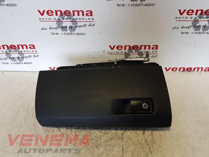 Begagnade Handskfack BMW 3 serie Touring (F31) 318d 2.0 16V Pris € 59,95 Marginaltabell erbjuds av Venema Autoparts