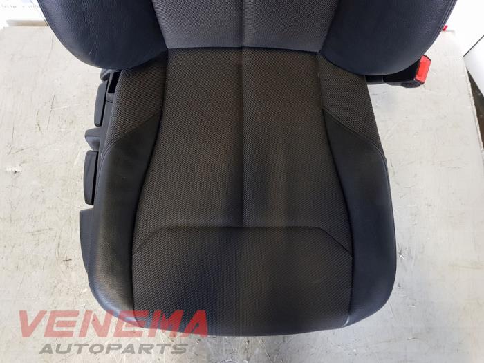 Seat, right from a BMW 3 serie Touring (F31) 318d 2.0 16V 2014