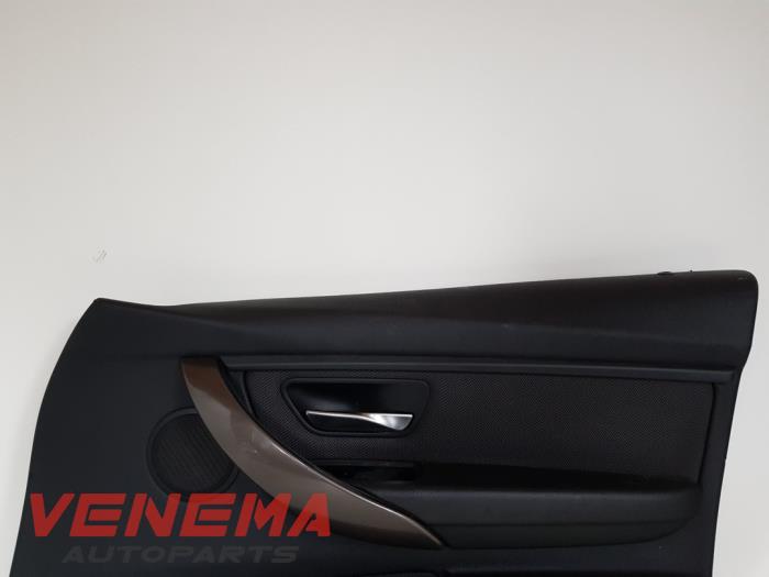 Revêtement portière haut 4portes avant droite d'un BMW 3 serie Touring (F31) 318d 2.0 16V 2014