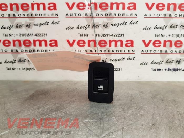 Usados Interruptor de ventanilla eléctrica BMW 3 serie Touring (F31) 318d 2.0 16V Precio € 9,99 Norma de margen ofrecido por Venema Autoparts