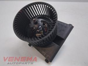 Usados Motor de ventilador de calefactor Seat Ibiza II Facelift (6K1) 1.4 16V Precio € 19,99 Norma de margen ofrecido por Venema Autoparts