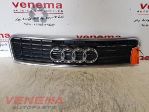 Używane Grill Audi A4 Avant Quattro (B6) 2.5 TDI V6 24V Cena € 39,95 Procedura marży oferowane przez Venema Autoparts