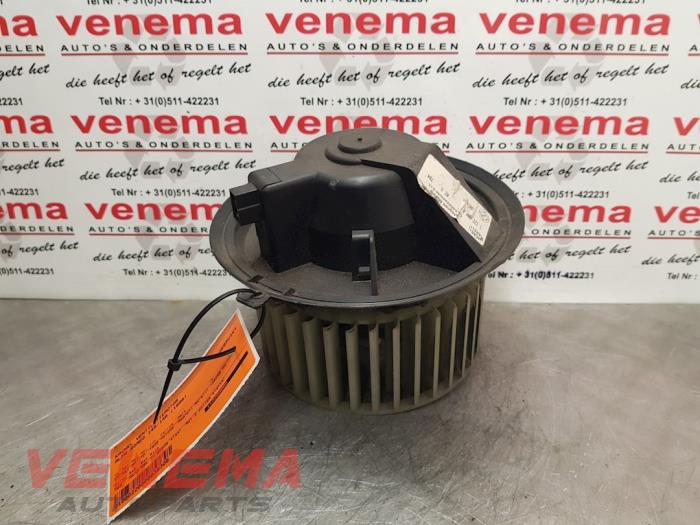Heating and ventilation fan motor from a Alfa Romeo 146 (930B) 1.9 TD 1996