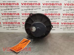 Usados Motor de ventilador de calefactor Hyundai Elantra III 1.6i GL,GLS Precio € 29,95 Norma de margen ofrecido por Venema Autoparts