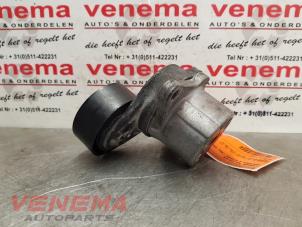 Spanrolle multiriem van een Mercedes-Benz E (W212) E-200 CDI 16V BlueEfficiency,BlueTEC 2010