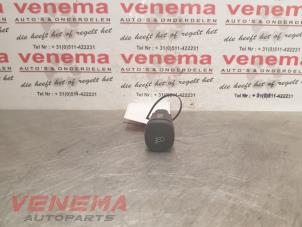 Używane Przelacznik swiatel przeciwmgielnych Ford Fiesta 4 1.25 16V Cena € 9,95 Procedura marży oferowane przez Venema Autoparts