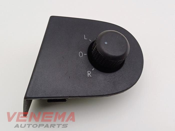 Usados Interruptor de retrovisor Ford Galaxy (WGR) 2.8i V6 24V Precio € 9,99 Norma de margen ofrecido por Venema Autoparts