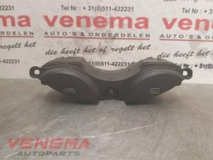 Używane Przelacznik ogrzewania szyby tylnej Ford Focus 1 Wagon 1.6 16V Cena € 9,95 Procedura marży oferowane przez Venema Autoparts