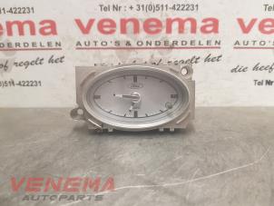 Usagé Horlogerie Ford Mondeo III Wagon 1.8 16V Prix € 9,95 Règlement à la marge proposé par Venema Autoparts
