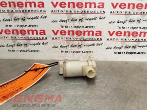 Usados Bomba de limpiaparabrisas delante Nissan Almera (N16) 1.5 16V Precio € 9,95 Norma de margen ofrecido por Venema Autoparts