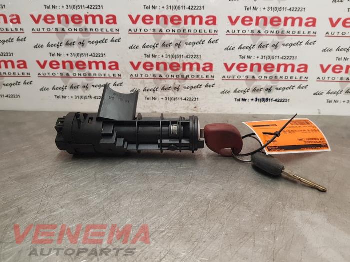 Używane Stacyjka + Kluczyk Fiat Cinquecento 0.9 i.e. S Cena € 19,95 Procedura marży oferowane przez Venema Autoparts