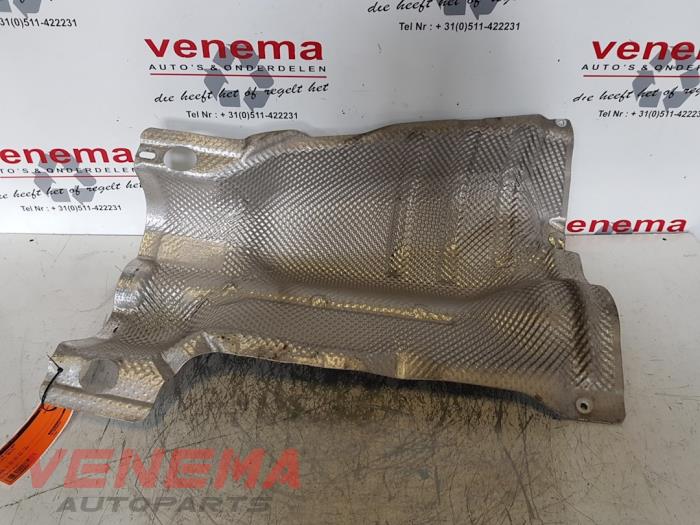 Begagnade Värmesköld BMW X1 (E84) sDrive 20i 2.0 16V Twin Power Turbo Pris € 9,99 Marginaltabell erbjuds av Venema Autoparts