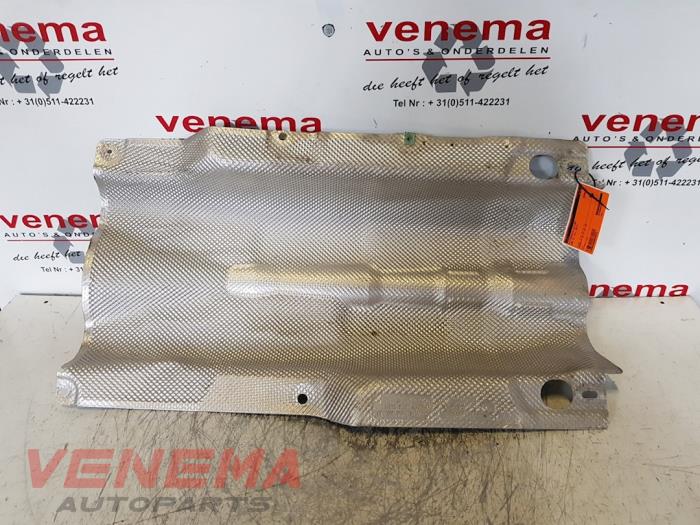 Begagnade Värmesköld BMW X1 (E84) sDrive 20i 2.0 16V Twin Power Turbo Pris € 9,99 Marginaltabell erbjuds av Venema Autoparts