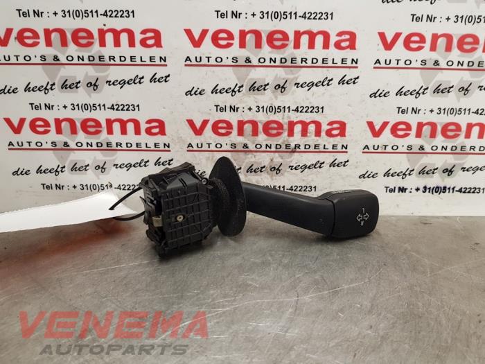 Używane Przelacznik kierunkowskazu BMW 5 serie (E39) 523i 24V Cena € 14,95 Procedura marży oferowane przez Venema Autoparts