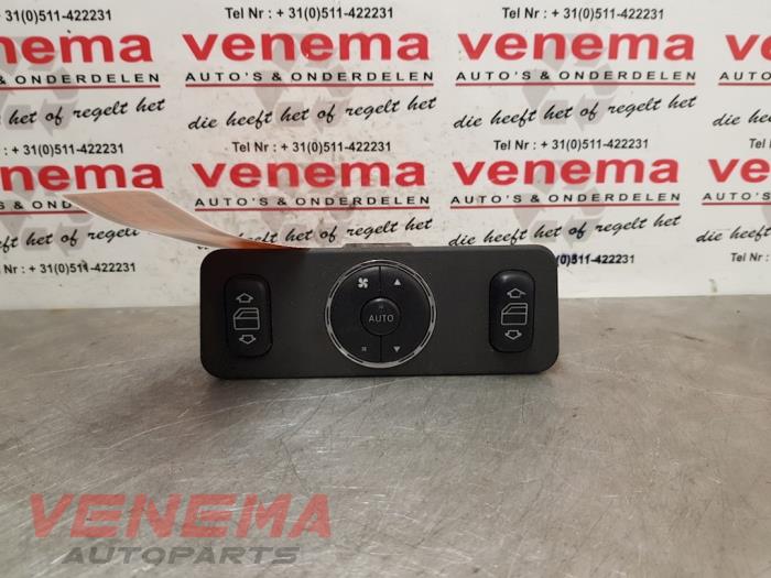 Usados Interruptor de ventanilla eléctrica Mercedes ML I (163) 2.7 270 CDI 20V Precio € 34,95 Norma de margen ofrecido por Venema Autoparts