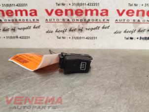 Używane Przelacznik ogrzewania szyby tylnej Mercedes C (W202) 1.8 C-180 16V Cena € 9,95 Procedura marży oferowane przez Venema Autoparts