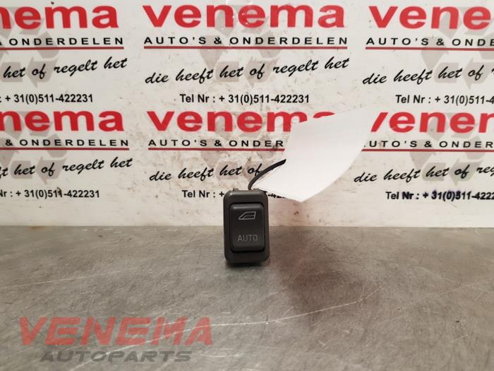 Usados Interruptor de ventanilla eléctrica Volvo V40 (VW) 1.8 16V Bi-Fuel Precio € 9,99 Norma de margen ofrecido por Venema Autoparts