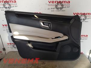 Używane Tapicerka drzwi lewych przednich wersja 4-drzwiowa Mercedes E (W212) E-250 CDI 16V BlueTec Cena € 99,99 Procedura marży oferowane przez Venema Autoparts