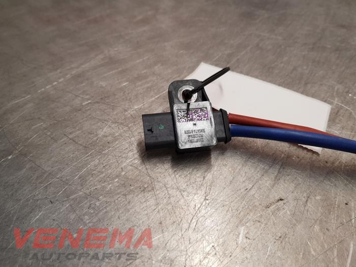 Sensor Nox de un Renault Megane IV (RFBB) 1.3 TCE 140 16V 2019
