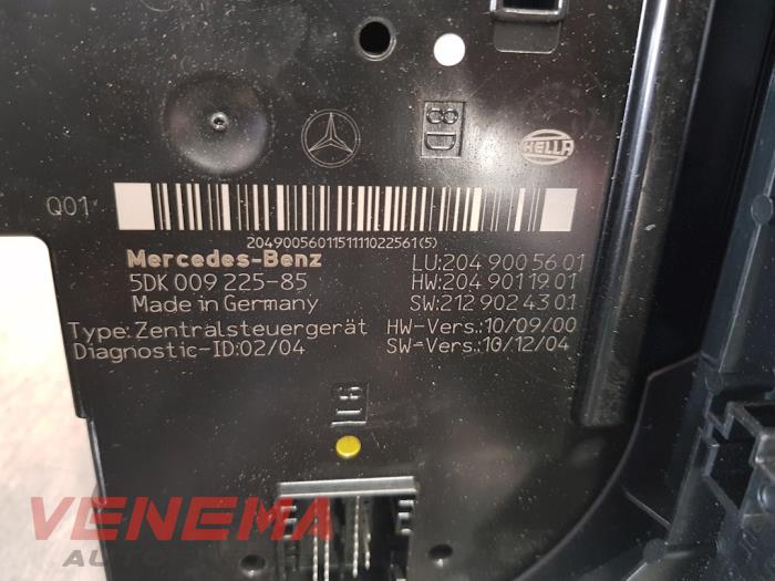 Fuse box from a Mercedes-Benz C Estate (S204) 2.2 C-250 CDI 16V BlueEfficiency 2012