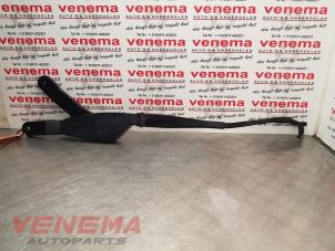 Usagé Bras essuie-glace avant Mercedes C Estate (S204) 2.2 C-250 CDI 16V BlueEfficiency Prix € 24,99 Règlement à la marge proposé par Venema Autoparts