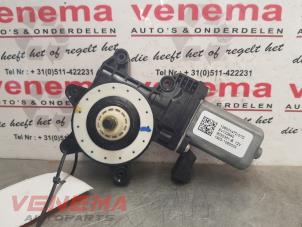 Used Door window motor Renault Captur (2R) 1.3 TCE 150 16V Price € 29,99 Margin scheme offered by Venema Autoparts