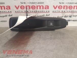 Gebrauchte Elektrisches Fenster Schalter Renault Captur (2R) 1.3 TCE 150 16V Preis € 14,99 Margenregelung angeboten von Venema Autoparts