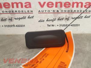 Used Switch (miscellaneous) Renault Captur (2R) 1.3 TCE 130 16V Price € 14,99 Margin scheme offered by Venema Autoparts