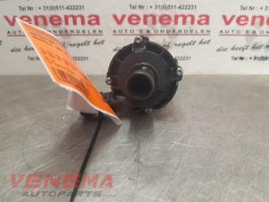 Usados Bomba de agua Renault Captur (2R) 1.3 TCE 150 16V Precio € 49,99 Norma de margen ofrecido por Venema Autoparts