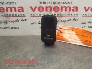 Usagé Commutateur vitre électrique Volkswagen Polo V (6R) 1.2 12V BlueMotion Technology Prix € 9,99 Règlement à la marge proposé par Venema Autoparts