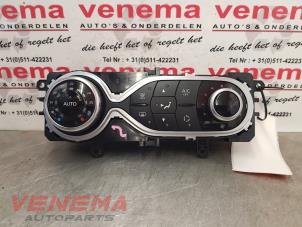 Usados Panel de control de calefacción Renault Captur (2R) 1.3 TCE 130 16V Precio € 39,99 Norma de margen ofrecido por Venema Autoparts