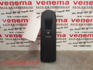 Used Electric window switch Renault Clio IV Estate/Grandtour (7R) 1.2 TCE 16V GT EDC Price € 9,99 Margin scheme offered by Venema Autoparts