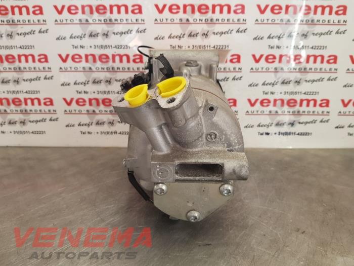 Air conditioning pump from a Renault Clio IV Estate/Grandtour (7R) 0.9 Energy TCE 90 12V 2018