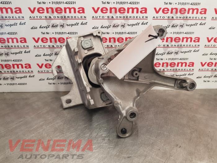Engine mount from a Renault Clio IV Estate/Grandtour (7R) 0.9 Energy TCE 90 12V 2018