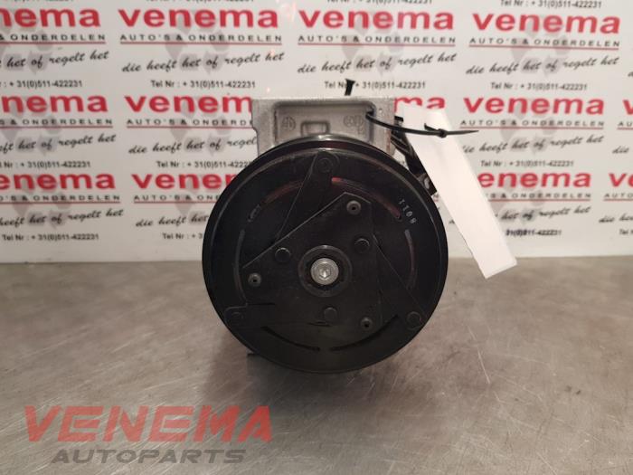 Usagé Compresseur de clim Renault Clio IV Estate/Grandtour (7R) 0.9 Energy TCE 90 12V Prix € 144,99 Règlement à la marge proposé par Venema Autoparts