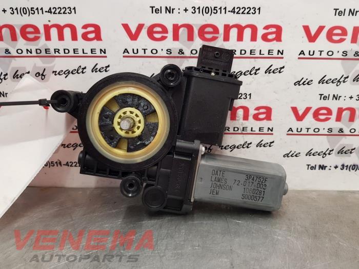 Usados Motor de ventanilla de puerta Opel Corsa D 1.2 16V Precio € 54,99 Norma de margen ofrecido por Venema Autoparts