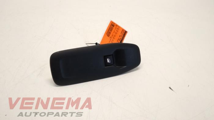 Usados Interruptor de ventanilla eléctrica Peugeot 208 I (CA/CC/CK/CL) 1.2 Vti 12V PureTech GPL Precio € 14,99 Norma de margen ofrecido por Venema Autoparts
