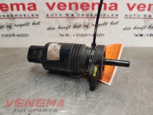 Used Windscreen washer pump Austin Mini Open (R52) 1.6 16V Cooper S Price € 14,99 Margin scheme offered by Venema Autoparts