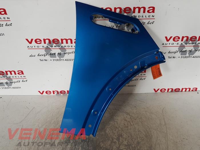 Używane Blotnik prawy przód Austin Mini Open (R52) 1.6 16V Cooper S Cena € 29,99 Procedura marży oferowane przez Venema Autoparts