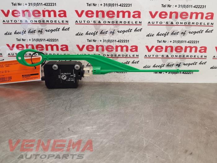Begagnade Tanklåsmotor Austin Mini Open (R52) 1.6 16V Cooper S Pris € 24,99 Marginaltabell erbjuds av Venema Autoparts