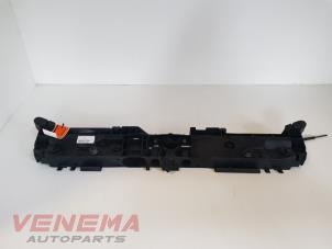 Used Lock plate Renault Captur (2R) 1.3 TCE 150 16V Price € 74,99 Margin scheme offered by Venema Autoparts