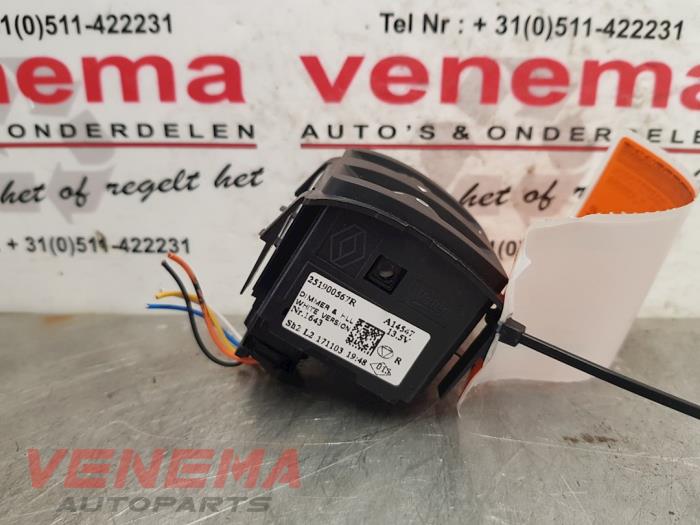 Interruptor de regulador de altura de un Renault Clio IV Estate/Grandtour (7R) 0.9 Energy TCE 90 12V 2018