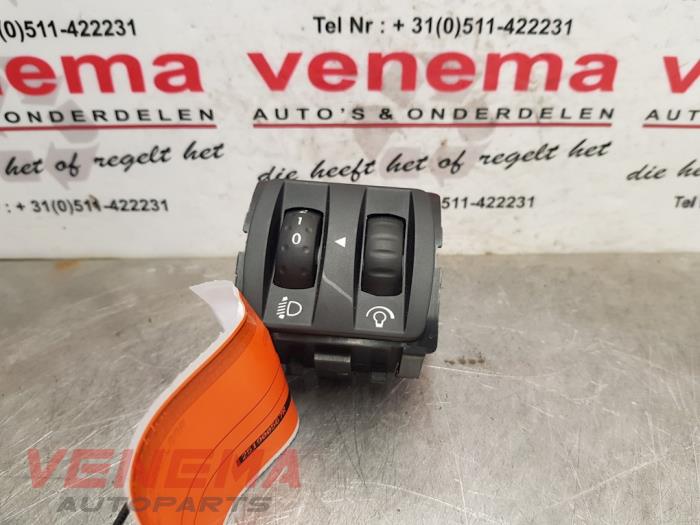 Interruptor de regulador de altura de un Renault Clio IV Estate/Grandtour (7R) 0.9 Energy TCE 90 12V 2018