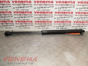 Używane Zestaw amortyzatorów gazowych pokrywy bagaznika Ford Fiesta 6 (JA8) 1.0 EcoBoost 12V 100 Van Cena € 19,99 Procedura marży oferowane przez Venema Autoparts