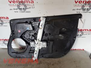 Używane Mechanizm szyby lewej przedniej wersja 4-drzwiowa Ford Fiesta 6 (JA8) 1.0 EcoBoost 12V 100 Van Cena € 39,99 Procedura marży oferowane przez Venema Autoparts