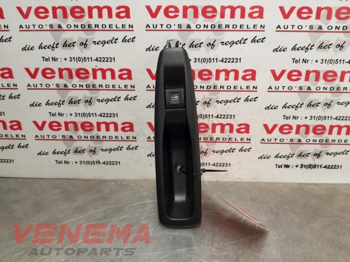 Usados Interruptor de ventanilla eléctrica Renault Clio IV (5R) 0.9 Energy TCE 90 12V Precio € 9,99 Norma de margen ofrecido por Venema Autoparts