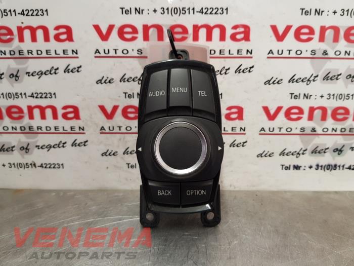 Używane Przycisk I-Drive BMW 1 serie (F20) 118i 1.5 TwinPower 12V Cena € 59,99 Procedura marży oferowane przez Venema Autoparts